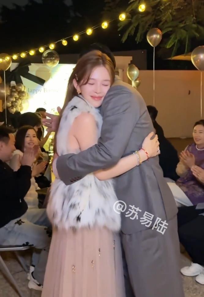 Trò hề đầu năm: 1 cặp diễn viên cầu hôn, cưới, chia tay trong vòng 3 ngày- Ảnh 1.