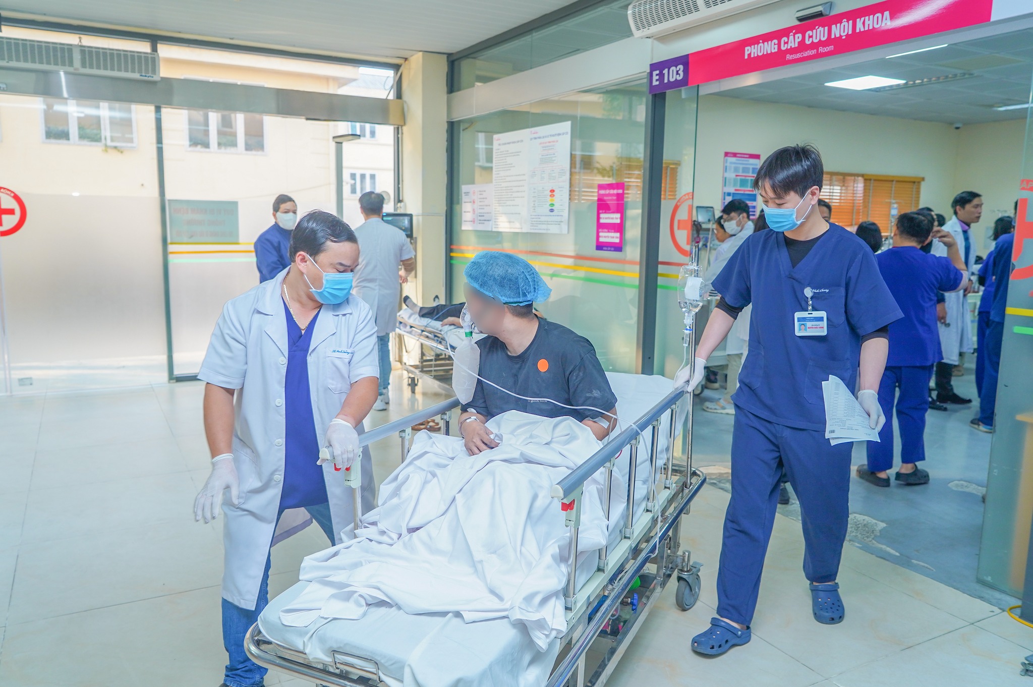 15 người nhập viện sau vụ cháy lúc rạng sáng ở Hà Nội - Ảnh 2. vụ cháy - Ảnh 3.