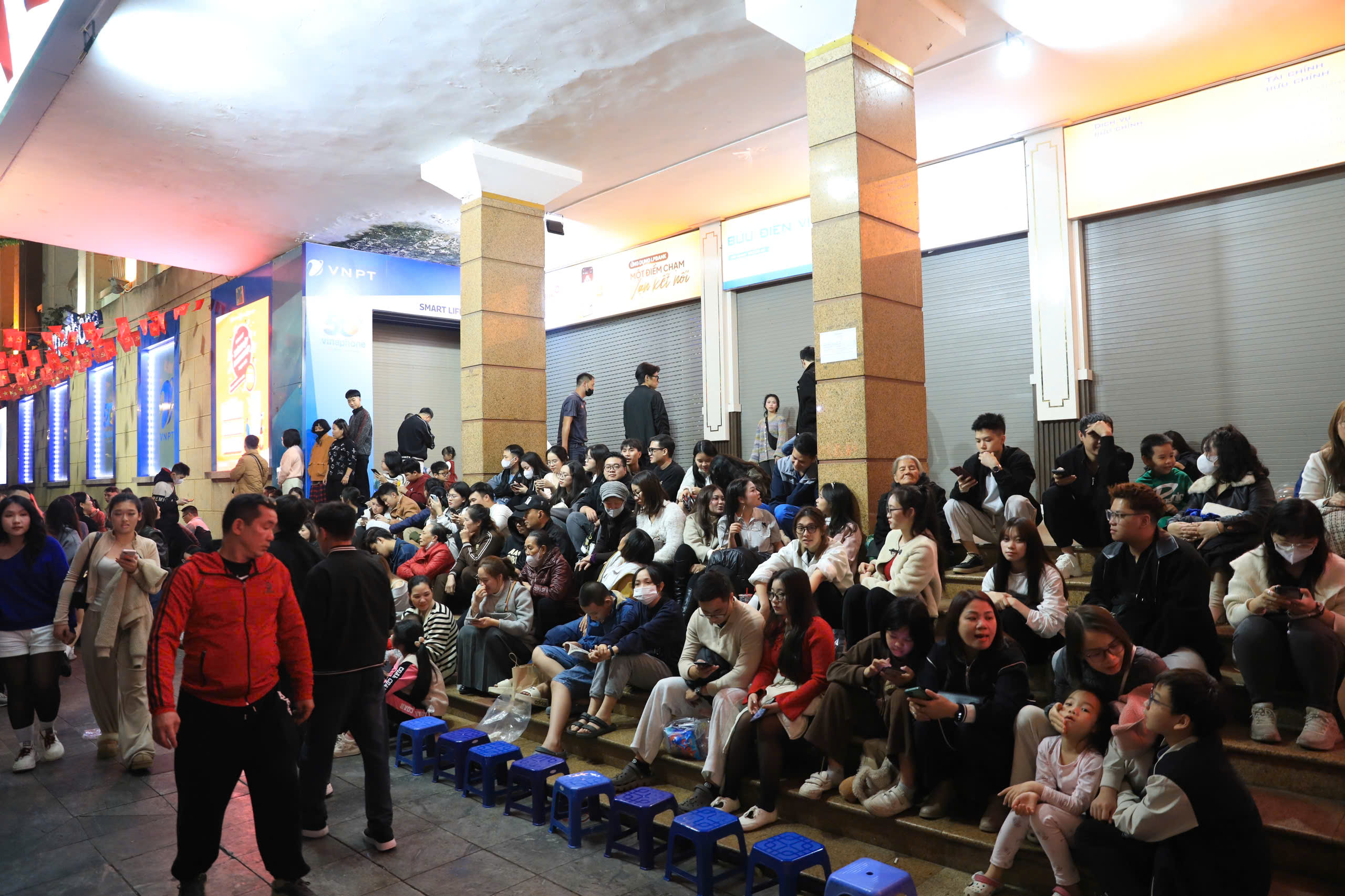 Háo hức chờ đón xem pháo hoa mừng năm mới 2026 - Ảnh 13.