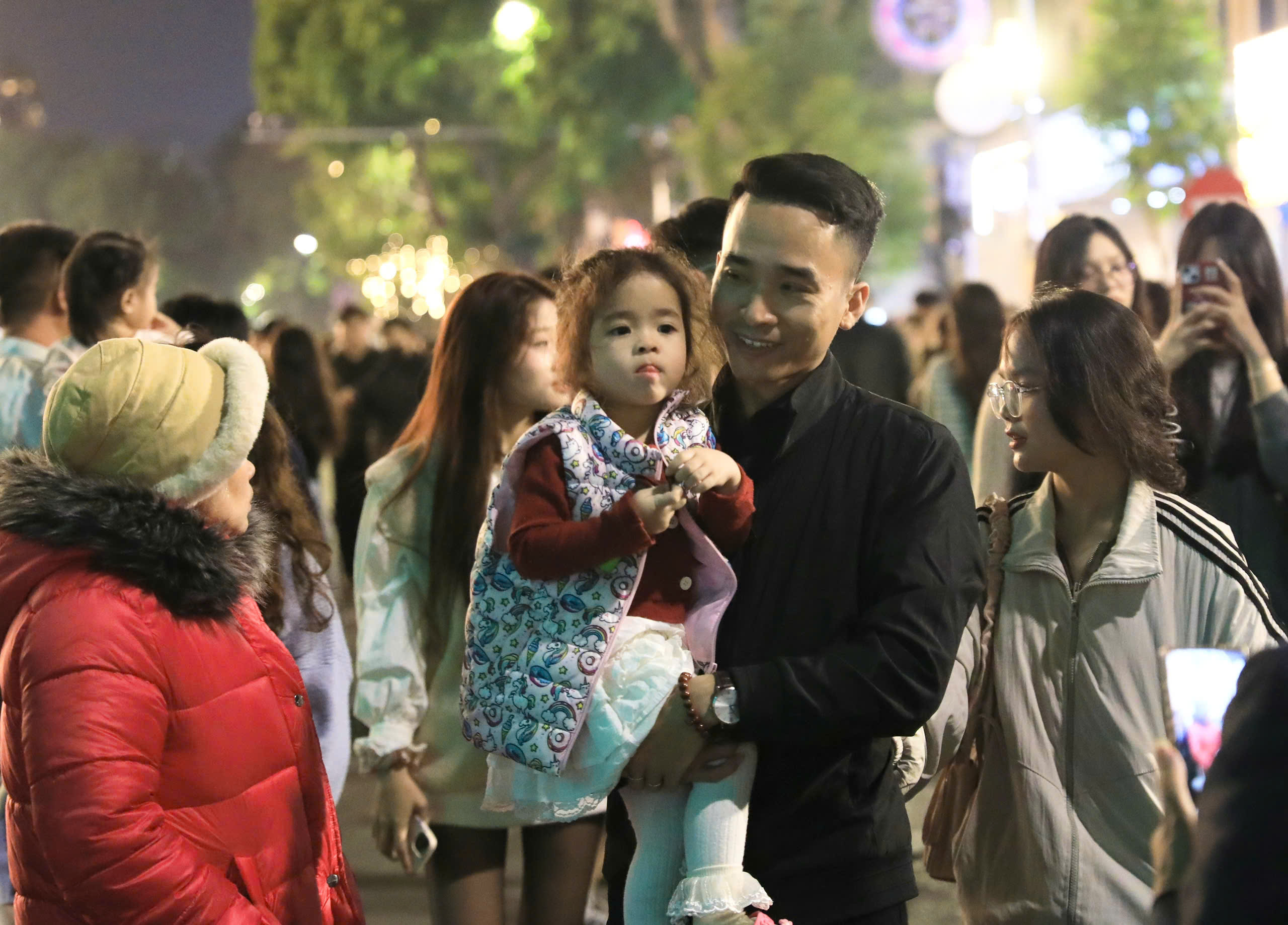 Háo hức chờ đón xem pháo hoa mừng năm mới 2026 - Ảnh 15.