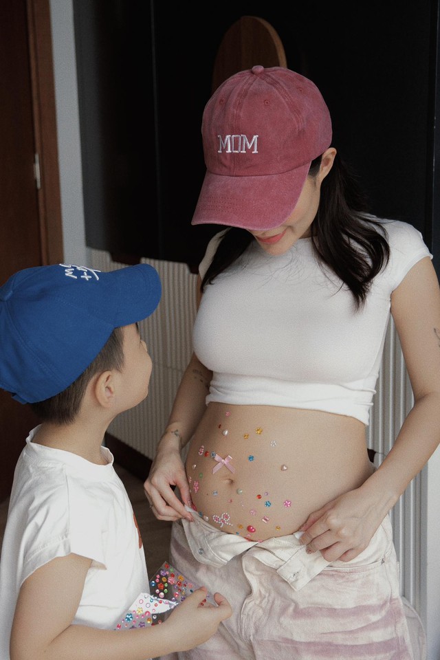 Touliver đón Tóc Tiên tận nơi, dàn sao Vbiz lần đầu công khai loạt tin vui khép lại 2025!- Ảnh 2.