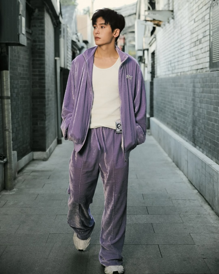 Dung mạo ngôi sao 'Đẹp trai nhất thế giới' 2025 - 10