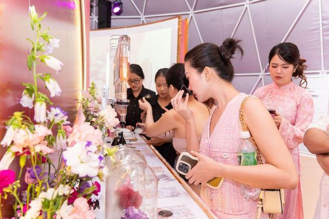 Hoa Hậu Thanh Thủy, Tóc Tiên, Gemini Hùng Huỳnh, Cường Bạch… cùng dàn sao All-Star đổ bộ sự kiện Comfort Odyssey Of Perfume- Ảnh 10.