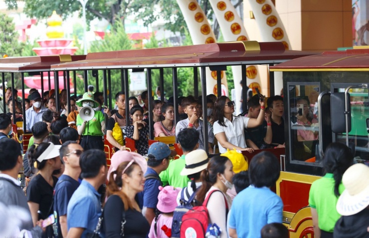 Khu du lịch văn hóa Suối Tiên (phường Tăng Nhơn Phú) công bố hàng loạt hoạt động văn hóa - ẩm thực cùng nhiều chương trình ưu đãi dành cho du khách.