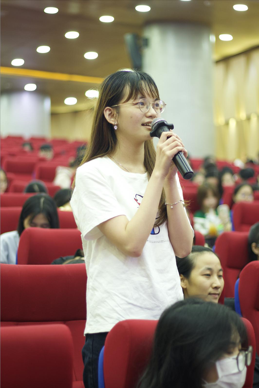 Khăn ướt vệ sinh Orchy cùng chuyên gia thực hiện chuỗi sự kiện “Phái đẹp tự tin toả sáng” tại nhiều trường đại học- Ảnh 3.