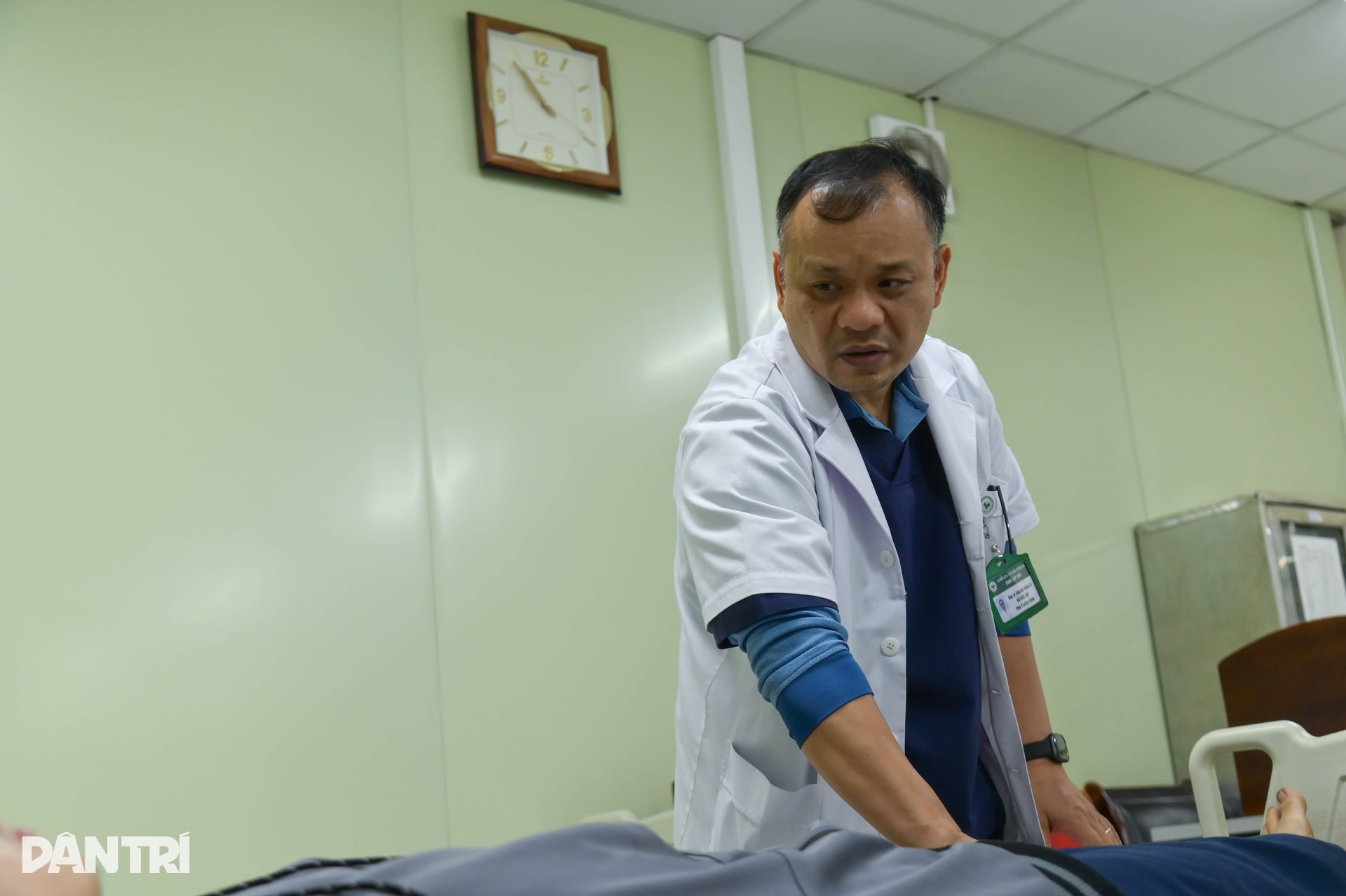 Đêm trắng của y bác sĩ trong ca trực đón năm mới 2026 - 8