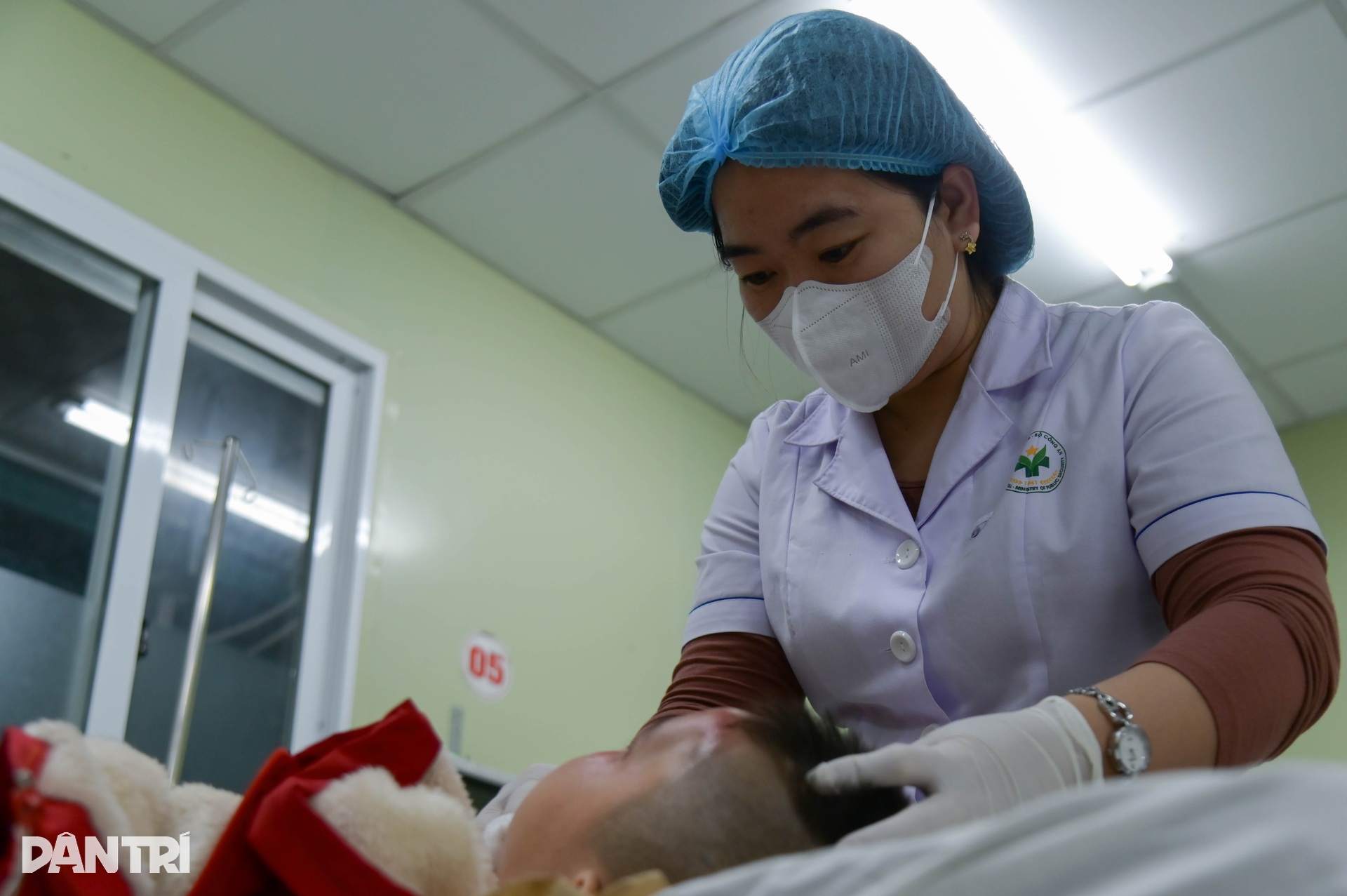 Đêm trắng của y bác sĩ trong ca trực đón năm mới 2026 - 11