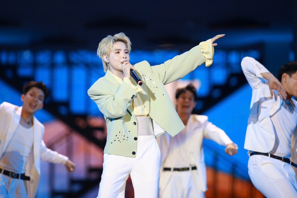 Mỹ Tâm gặp sự cố âm thanh, khuấy động sân khấu HOZO bằng vũ đạo gợi cảm - 2