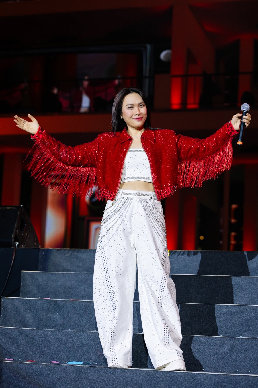 Mỹ Tâm cởi phăng áo khoe trọn visual nữ thần, set diễn đỉnh cao “tiễn” 2025 tại HOZO CITY TẾT FEST- Ảnh 2.