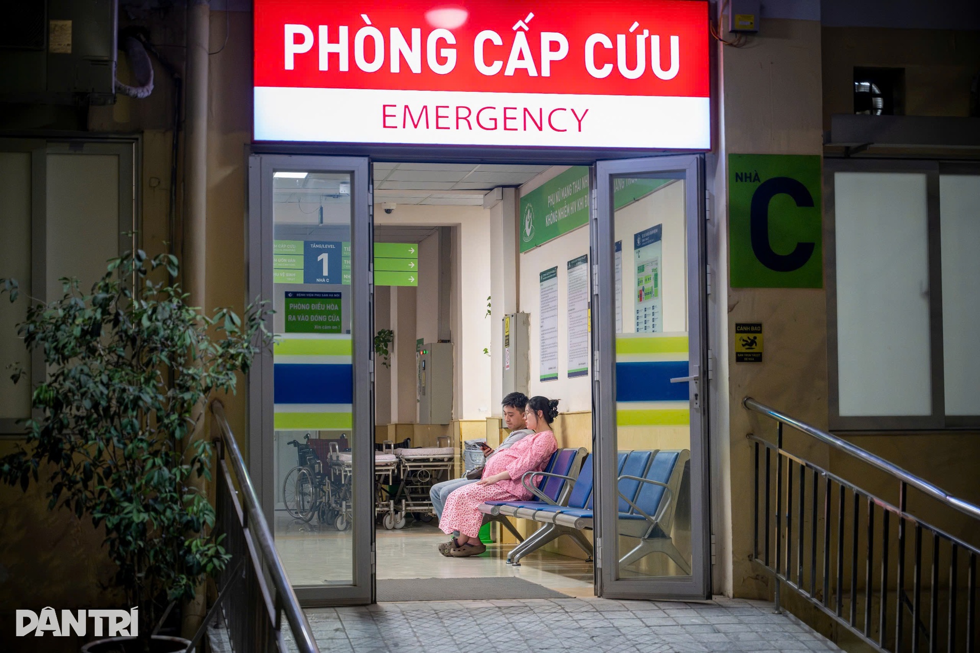 Vỡ òa khoảnh khắc những công dân 2026 đầu tiên của Việt Nam chào đời - 6