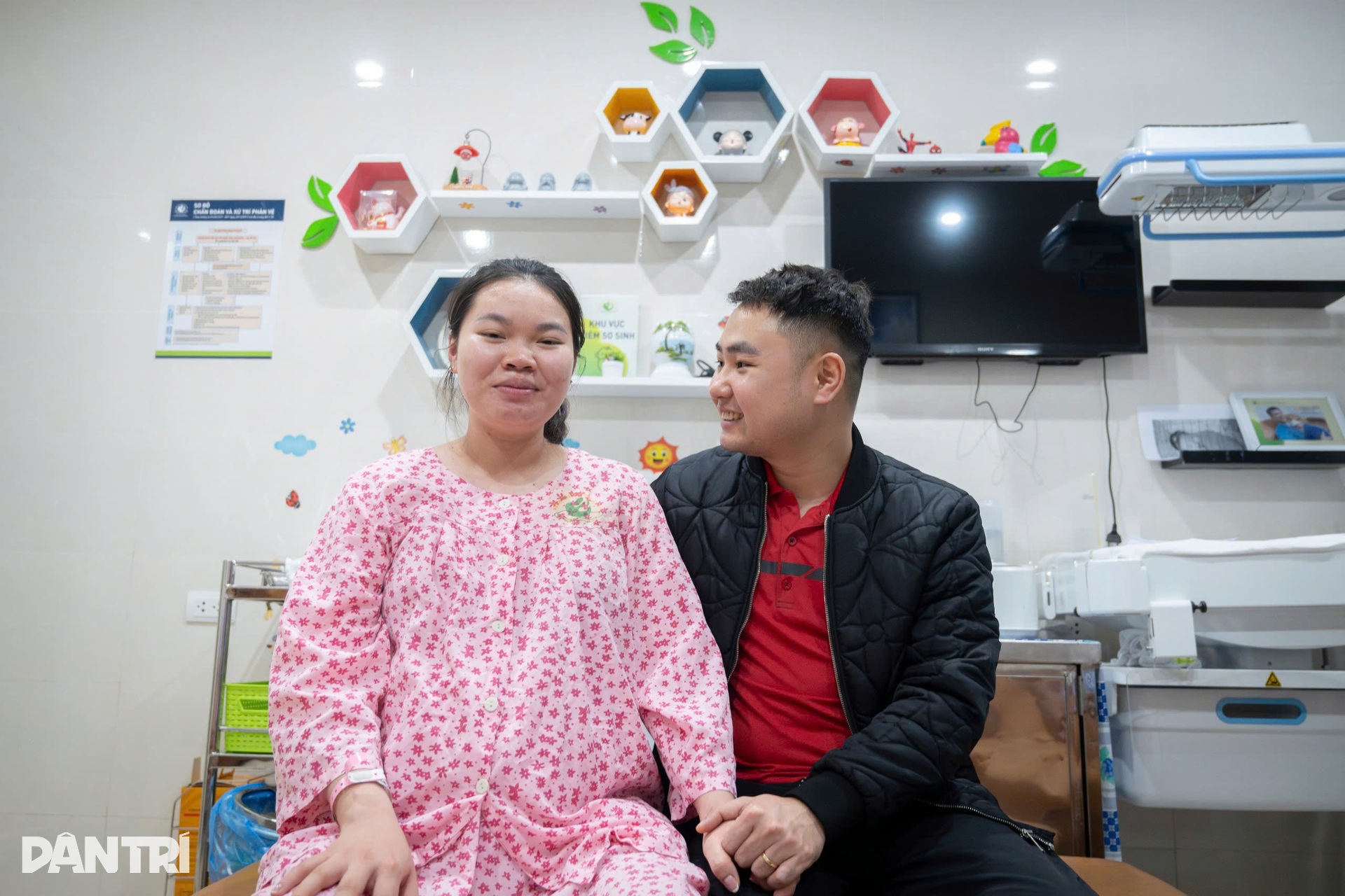 Vỡ òa khoảnh khắc những công dân 2026 đầu tiên của Việt Nam chào đời - 10