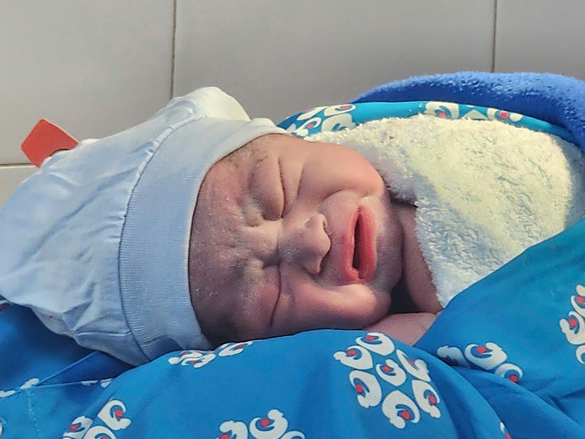 Trong khoảnh khắc chuyển giao giữa năm cũ và năm mới dự kiến có 7 ca sinh trong đó 4 ca sinh thường, 3 ca sinh mổ. 