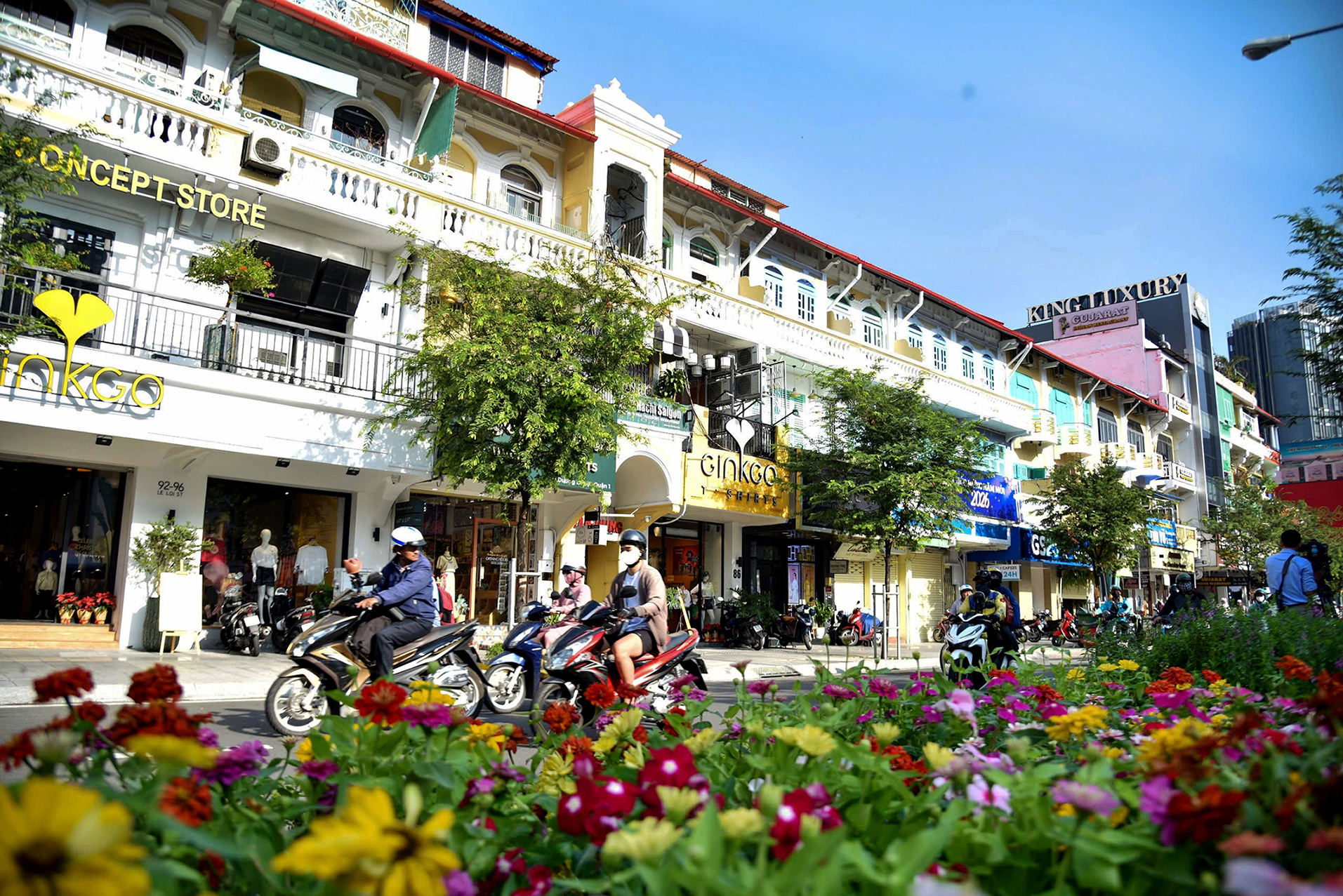 Đường Lê Lợi bừng sáng đón năm mới - Ảnh 2.