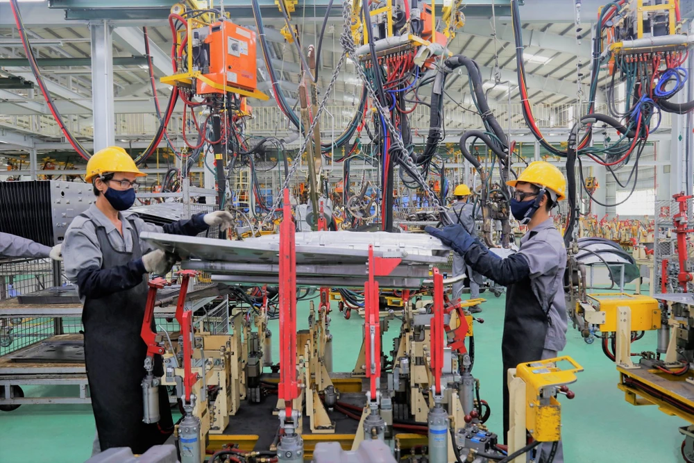 Các doanh nghiệp mong muốn Nhà nước xây dựng một hệ thống pháp lý minh bạch, thống nhất và linh hoạt. Ảnh: QUANG HUY P10-11-doanh nghiep 2.jpg