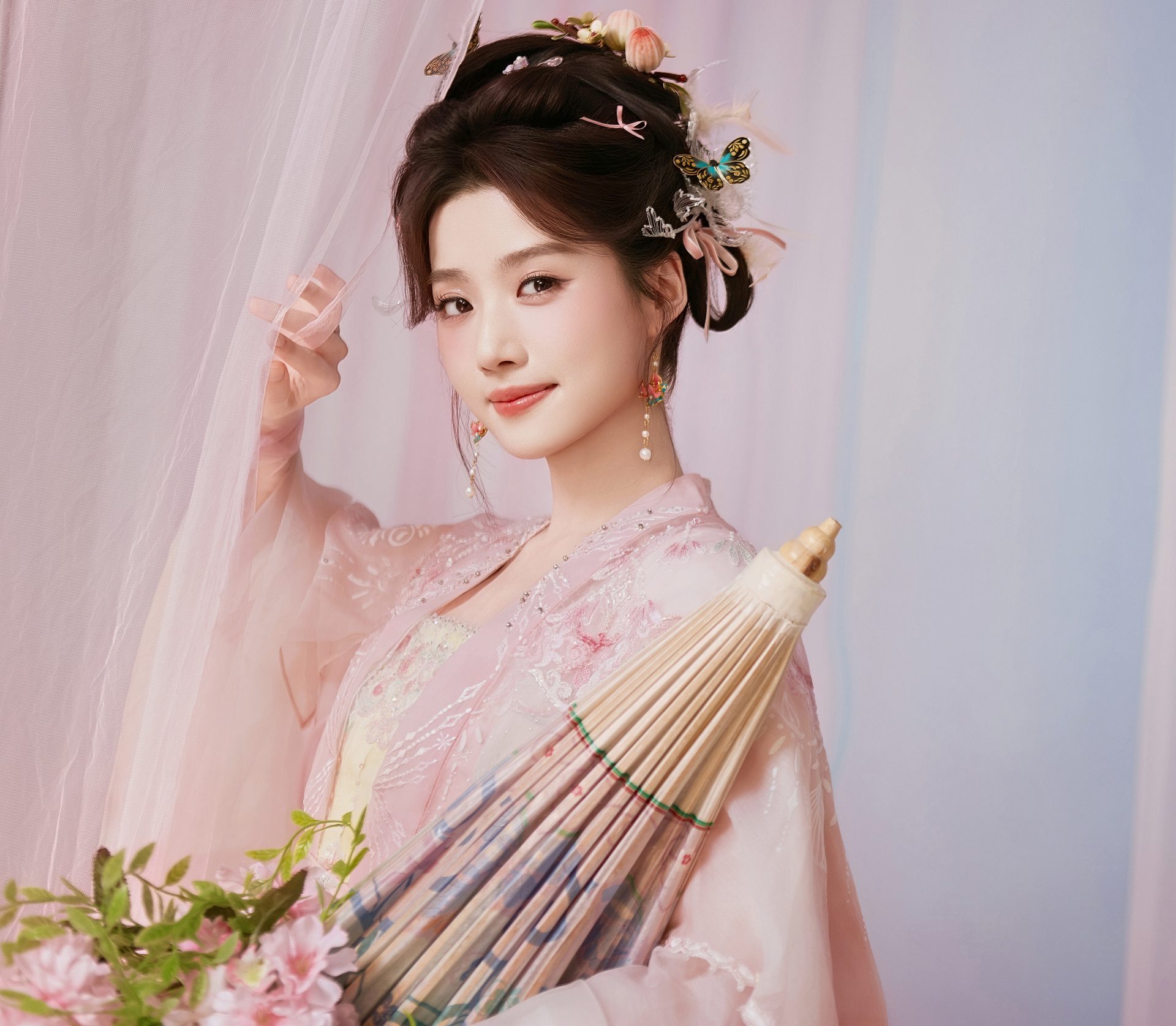 Mỹ nhân đẹp nhất Đêm hội giao thừa 2026: Nhan sắc gây nghiện cực mạnh, tiên nữ chứ không phải người- Ảnh 2.