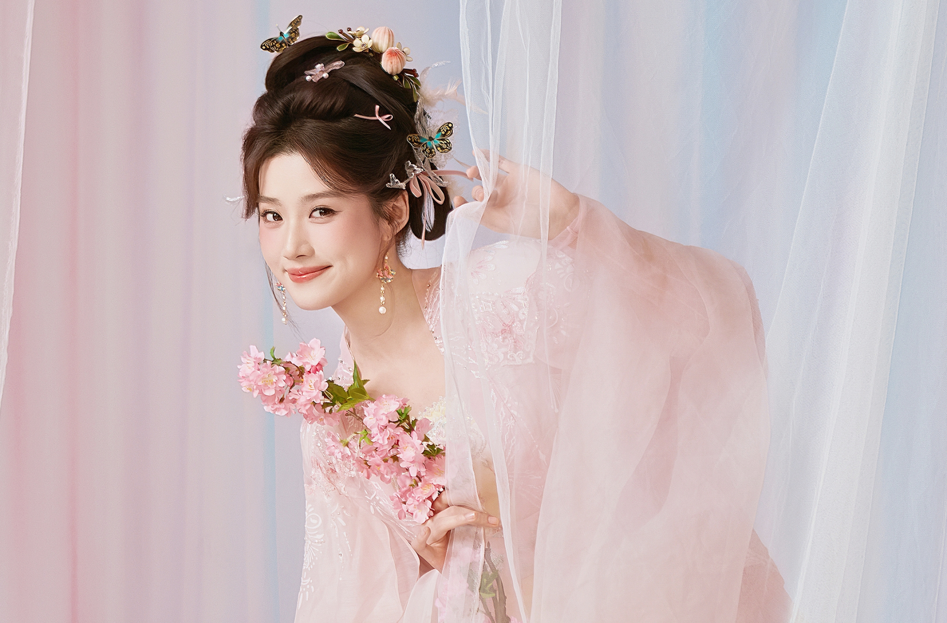 Mỹ nhân đẹp nhất Đêm hội giao thừa 2026: Nhan sắc gây nghiện cực mạnh, tiên nữ chứ không phải người- Ảnh 6.