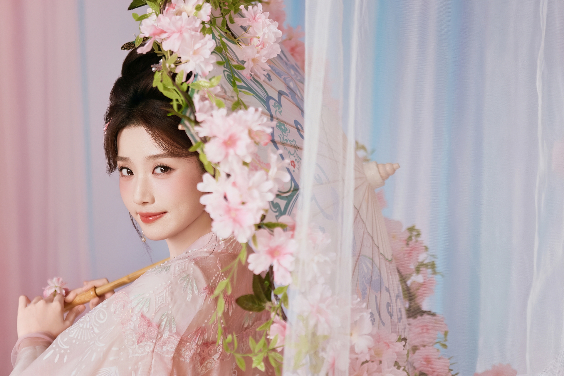 Mỹ nhân đẹp nhất Đêm hội giao thừa 2026: Nhan sắc gây nghiện cực mạnh, tiên nữ chứ không phải người- Ảnh 11.