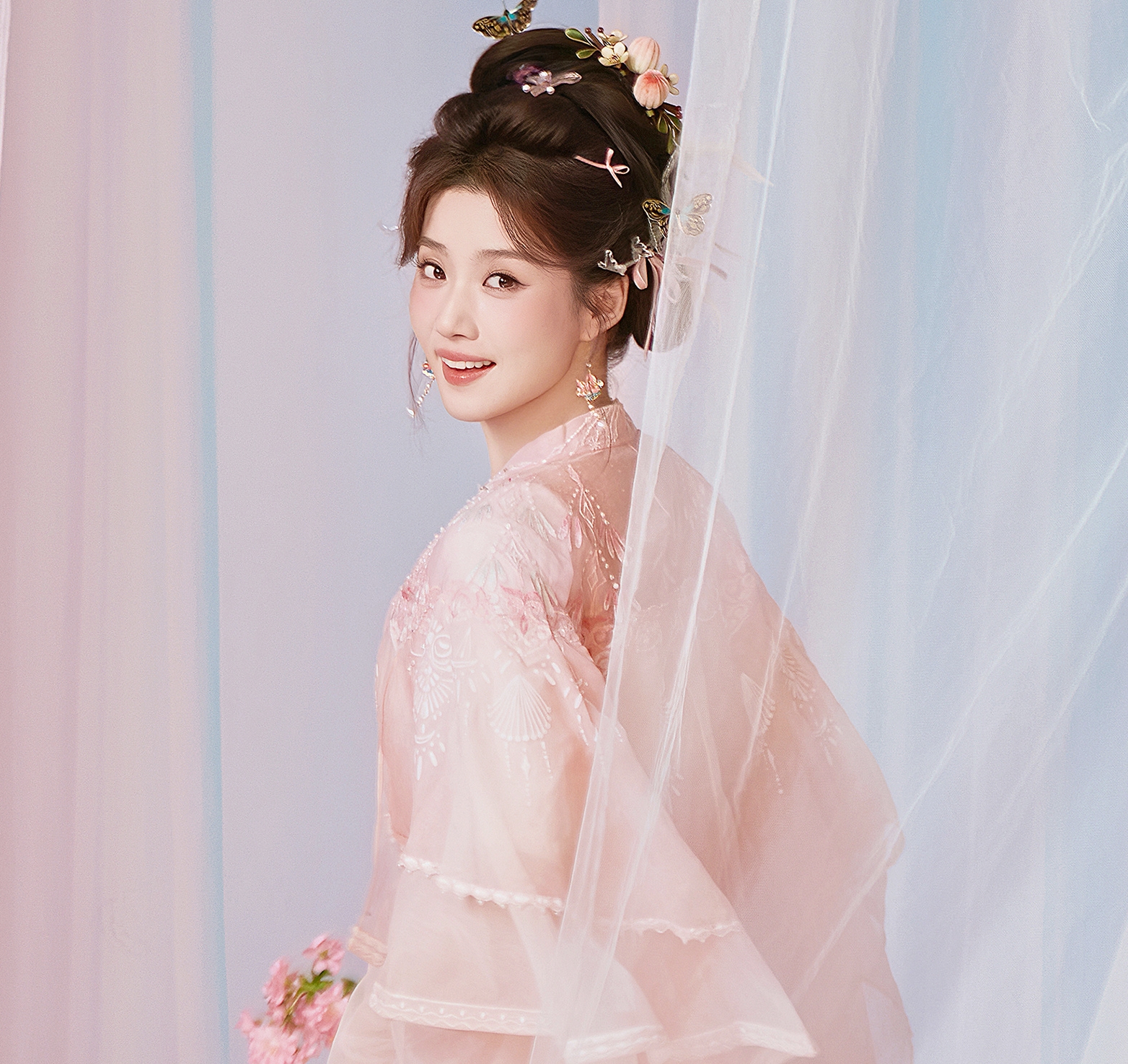 Mỹ nhân đẹp nhất Đêm hội giao thừa 2026: Nhan sắc gây nghiện cực mạnh, tiên nữ chứ không phải người- Ảnh 12.