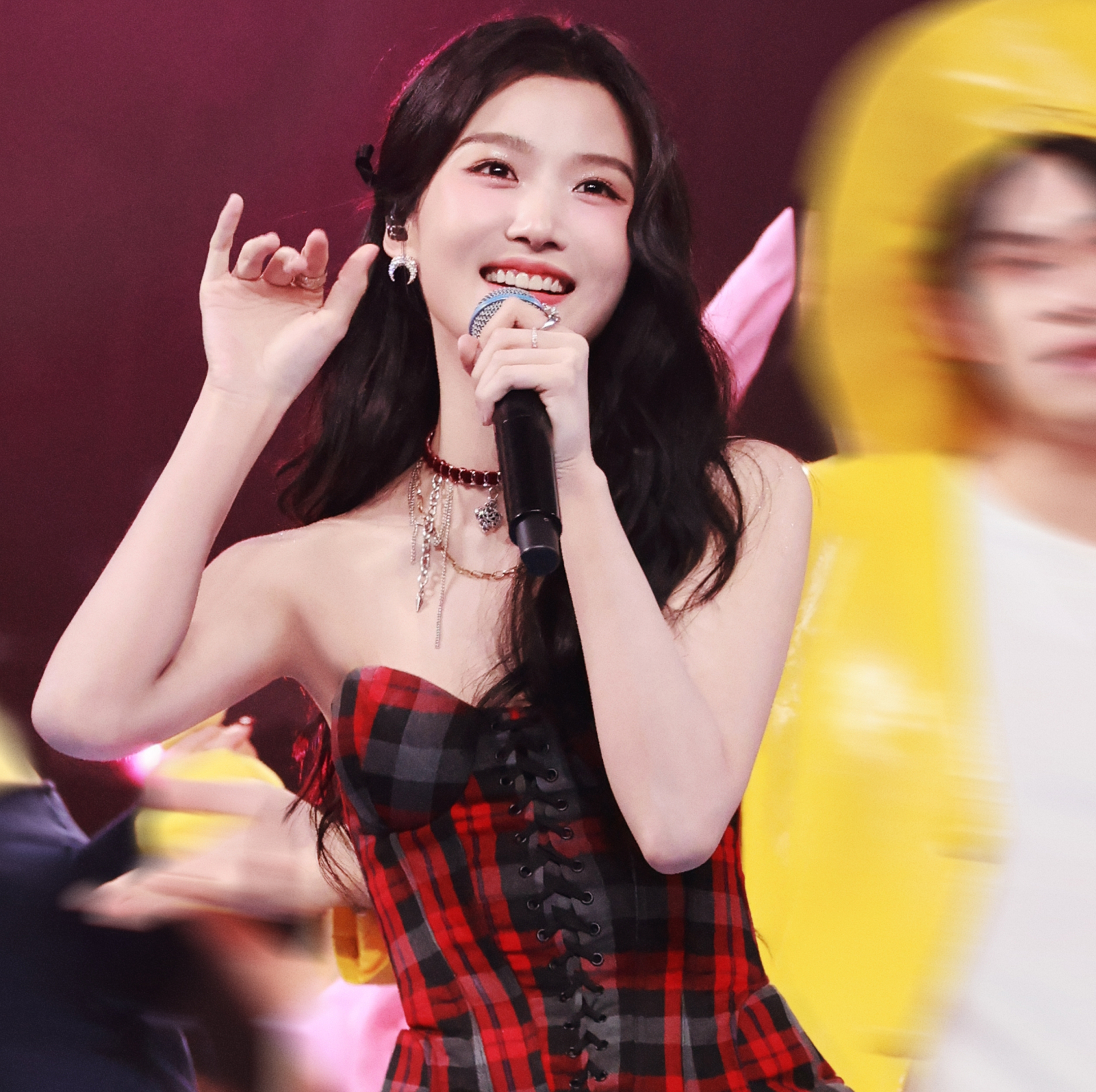 Mỹ nhân đẹp nhất Đêm hội giao thừa 2026: Nhan sắc gây nghiện cực mạnh, tiên nữ chứ không phải người- Ảnh 13.