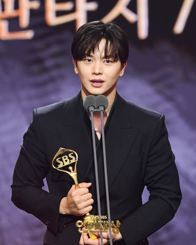 SBS Drama Awards 2025: Taxi Driver 3 càn quét loạt giải thưởng, Daesang danh giá là cái tên xứng đáng phong thần- Ảnh 4.