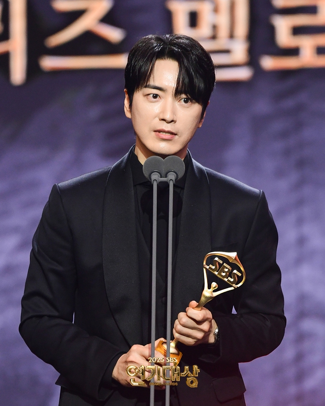 SBS Drama Awards 2025: Taxi Driver 3 càn quét loạt giải thưởng, Daesang danh giá là cái tên xứng đáng phong thần- Ảnh 7.