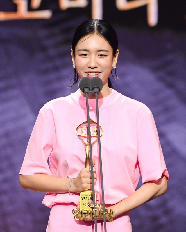 SBS Drama Awards 2025: Taxi Driver 3 càn quét loạt giải thưởng, Daesang danh giá là cái tên xứng đáng phong thần- Ảnh 10.