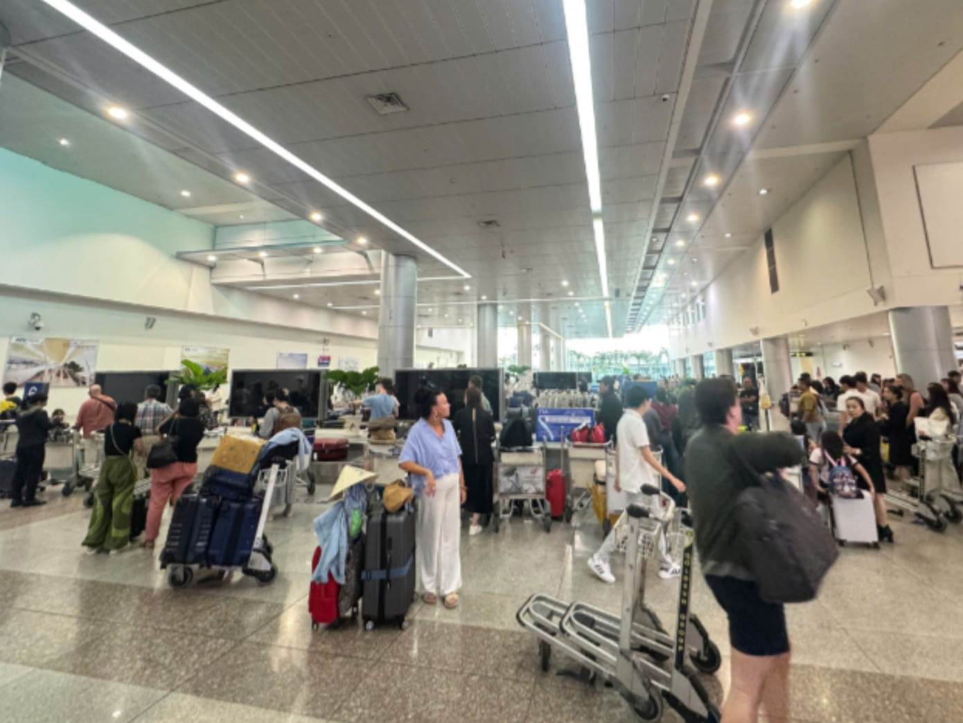 Bất ngờ sân bay Tân Sơn Nhất ngày đầu năm mới- Ảnh 2.