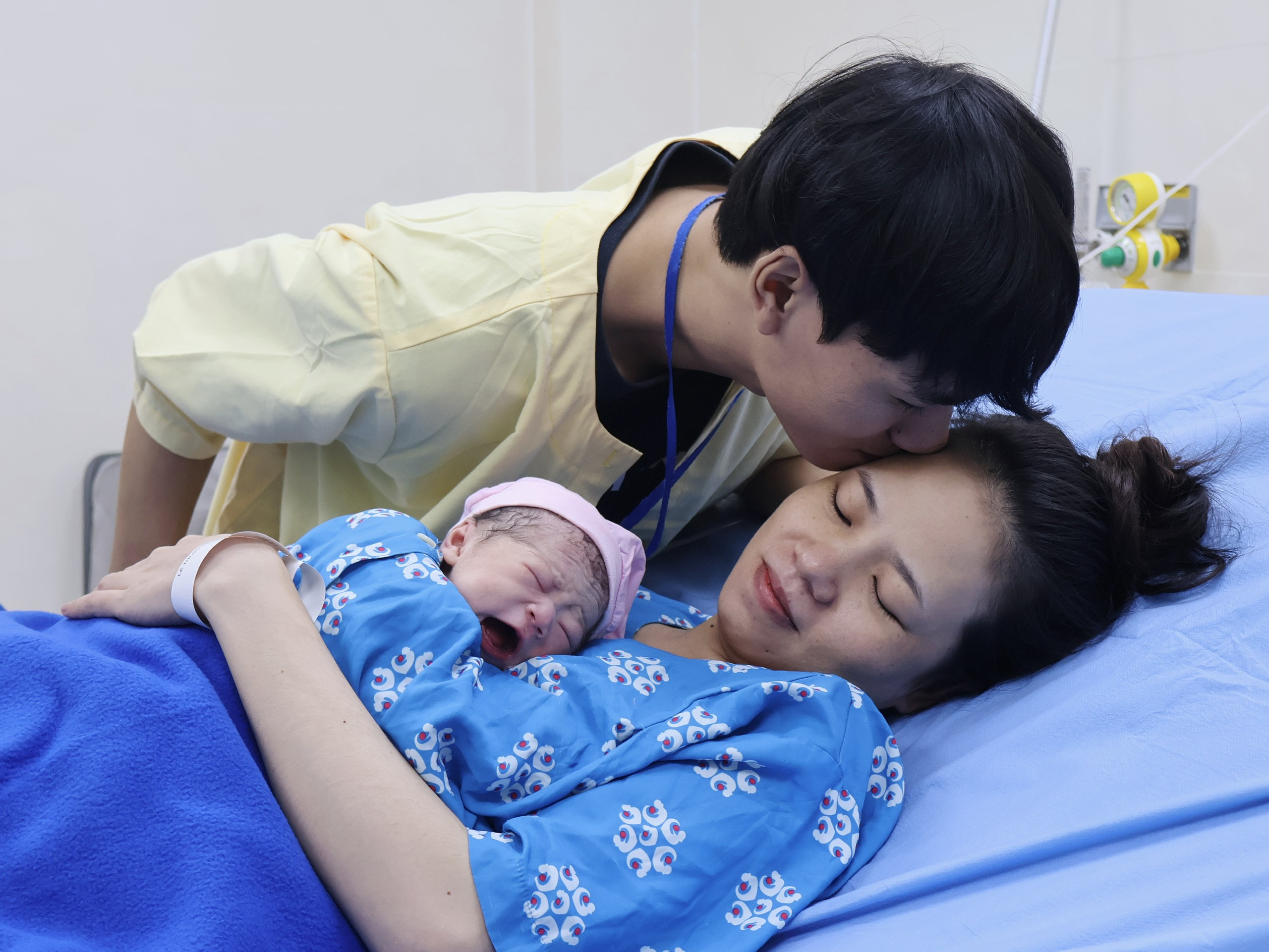 Những em bé ‘0 giờ’ chào đón năm mới 2026, mong thành nhân tài- Ảnh 2.