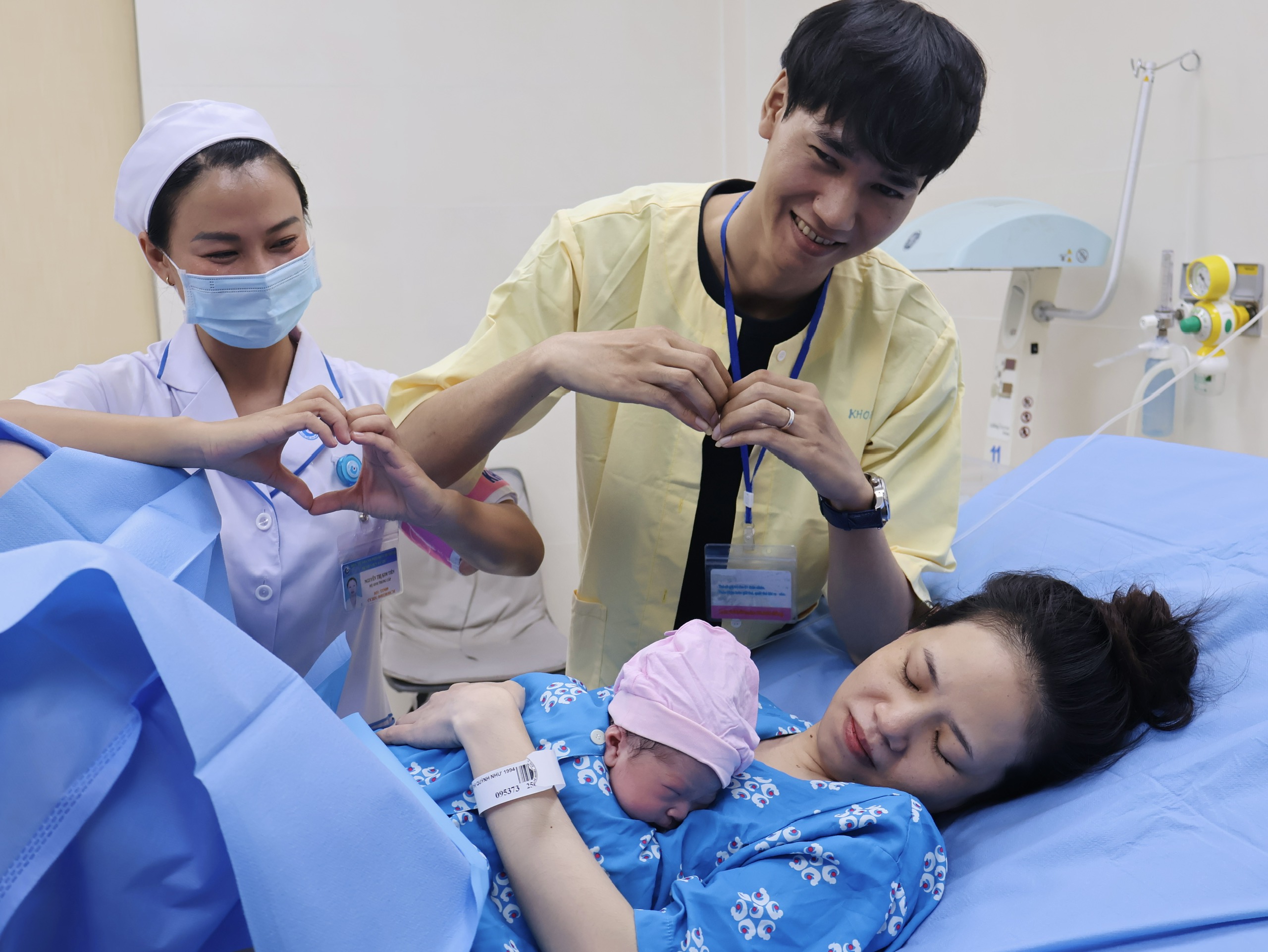 Những em bé ‘0 giờ’ chào đón năm mới 2026, mong thành nhân tài- Ảnh 7.