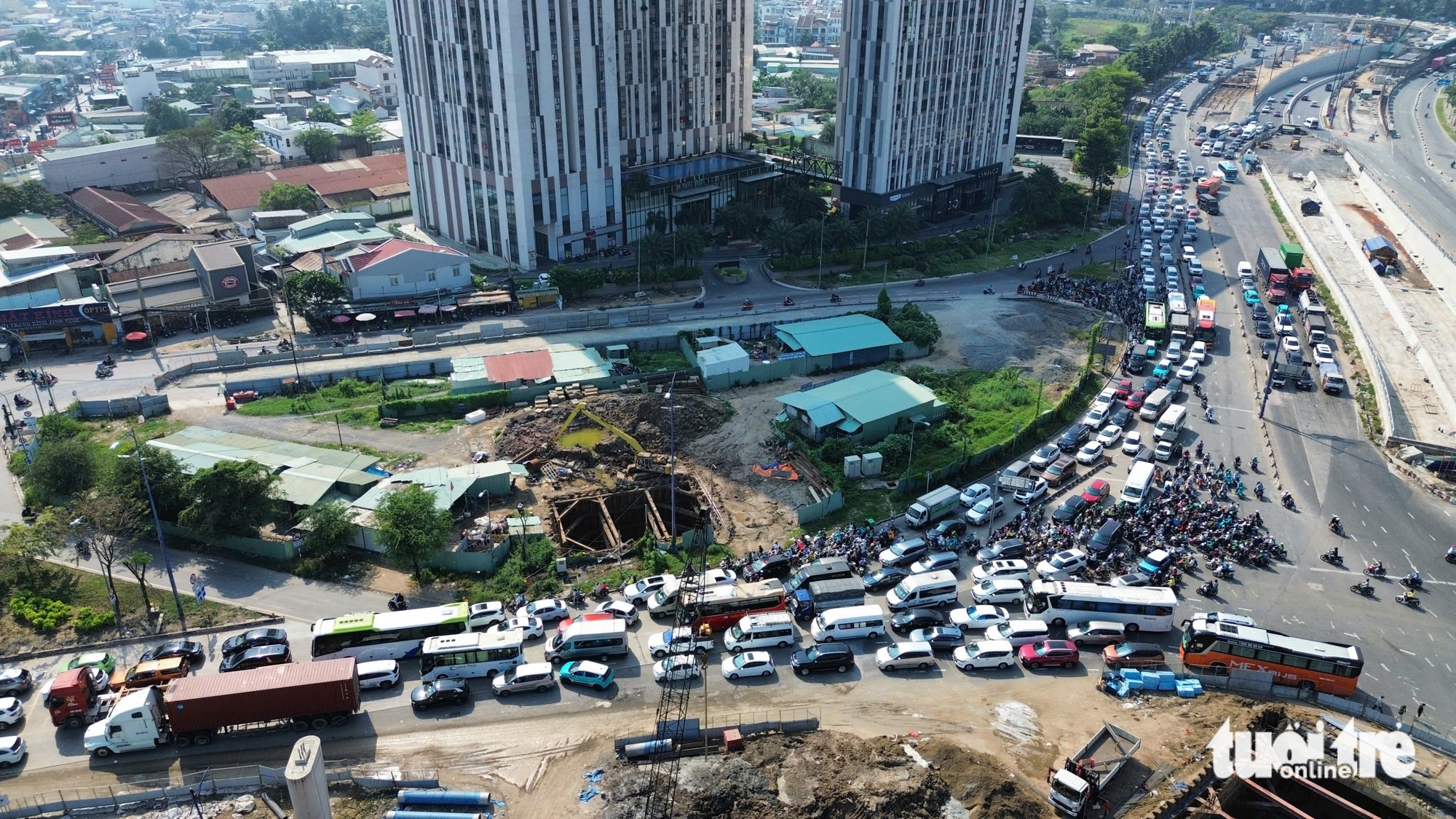 Nút giao An Phú, vòng xoay Phú Hữu ùn ứ, cao tốc thông thoáng trong ngày đầu năm mới - Ảnh 11.