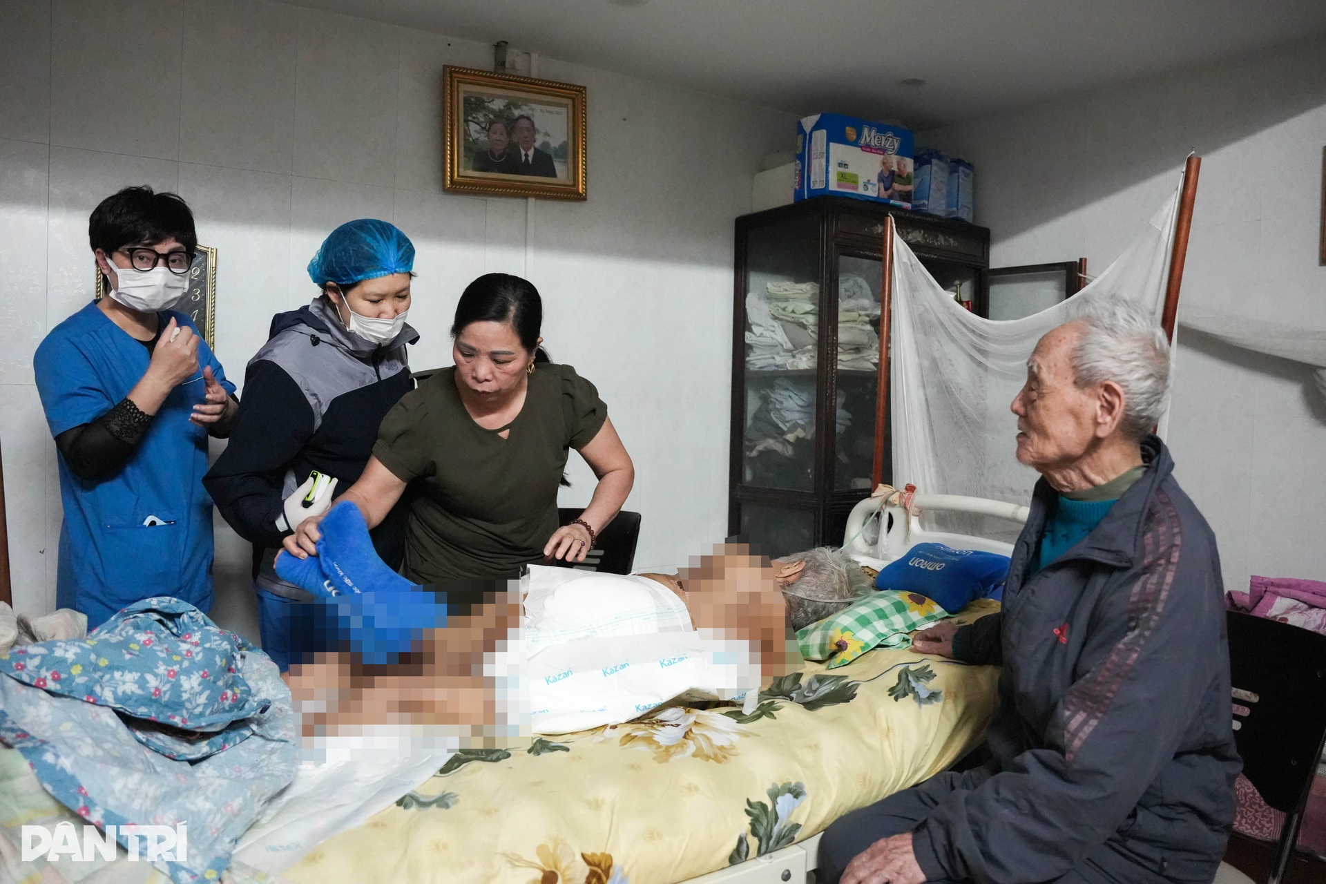 Theo chuyến xe cấp cứu xuyên đêm không biết ngày nghỉ lễ - 4