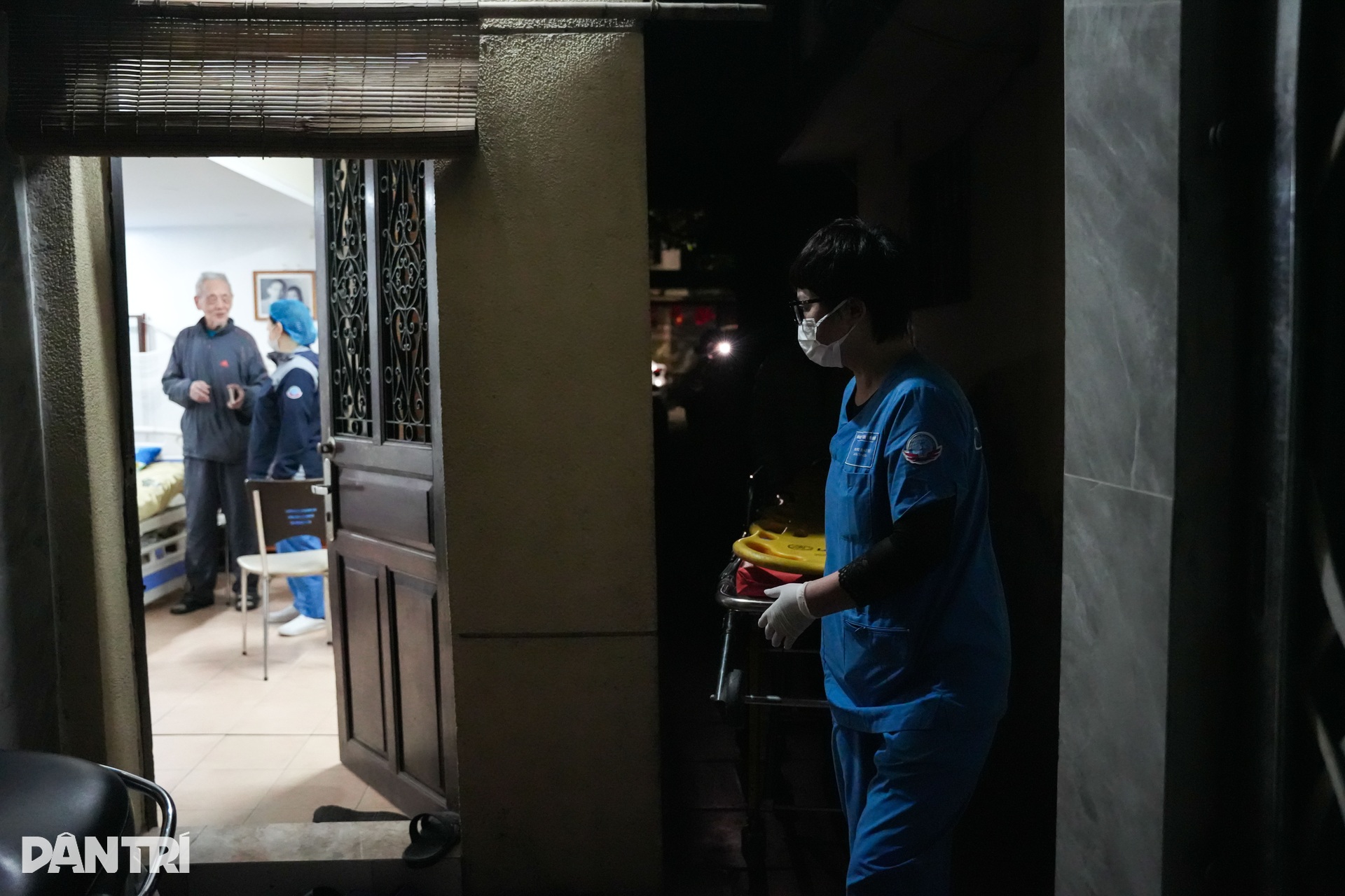 Theo chuyến xe cấp cứu xuyên đêm không biết ngày nghỉ lễ - 5