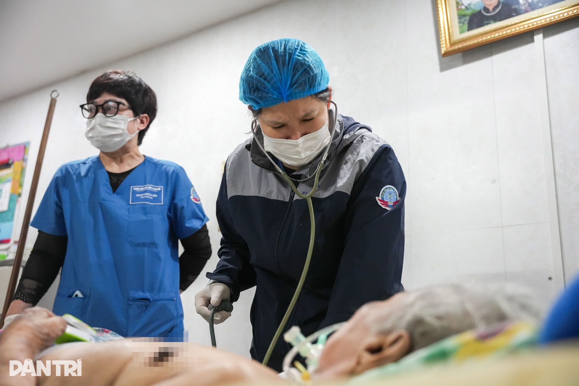 Theo chuyến xe cấp cứu xuyên đêm không biết ngày nghỉ lễ - 6