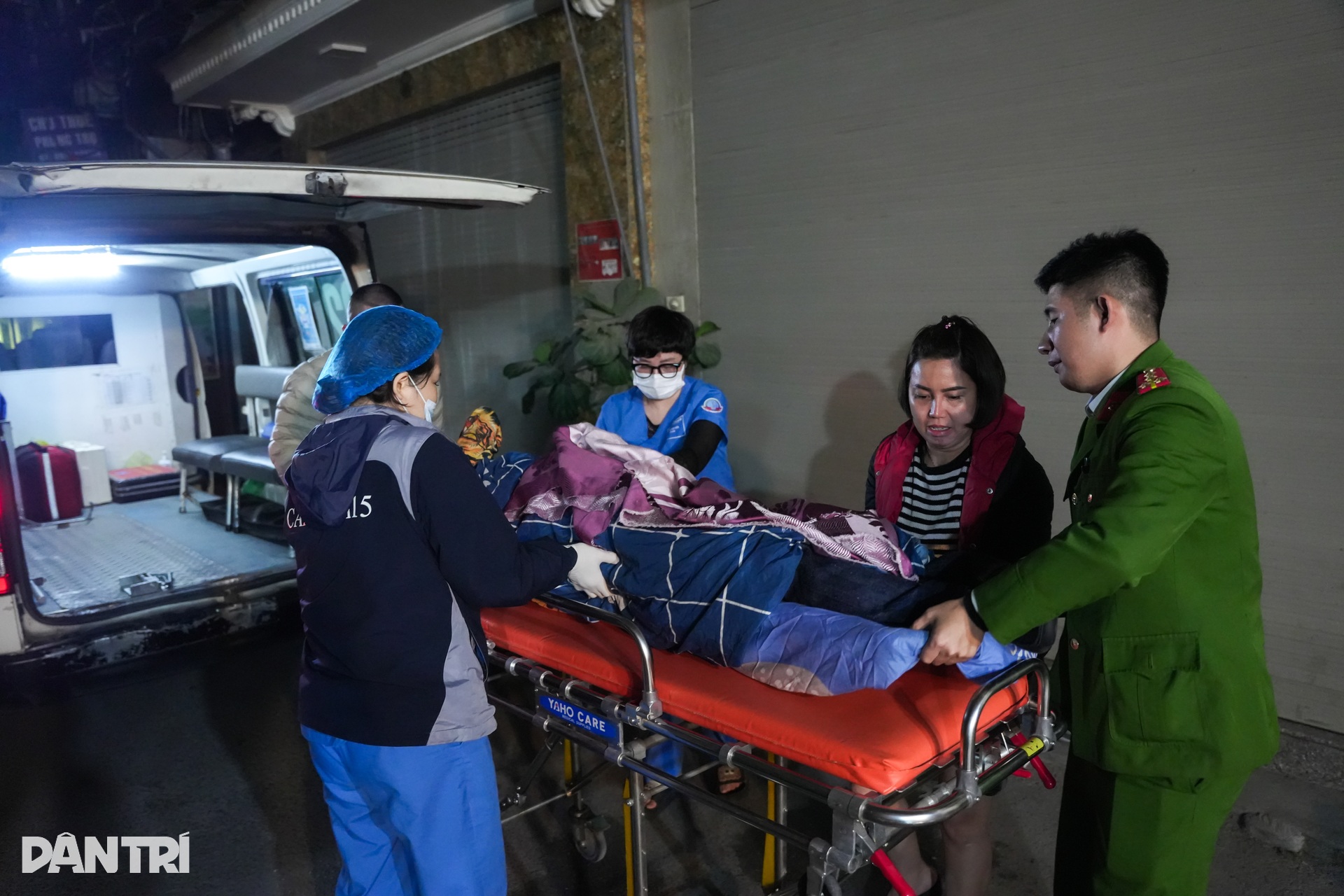 Theo chuyến xe cấp cứu xuyên đêm không biết ngày nghỉ lễ - 7