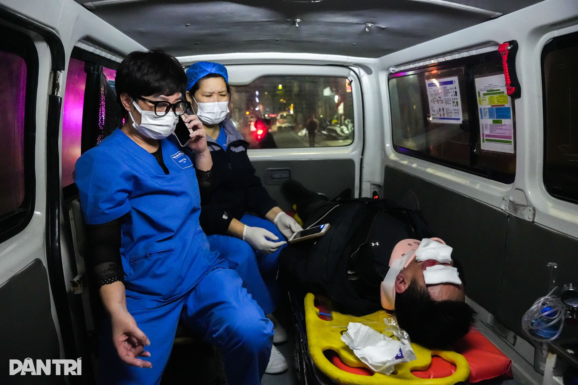 Theo chuyến xe cấp cứu xuyên đêm không biết ngày nghỉ lễ - 11