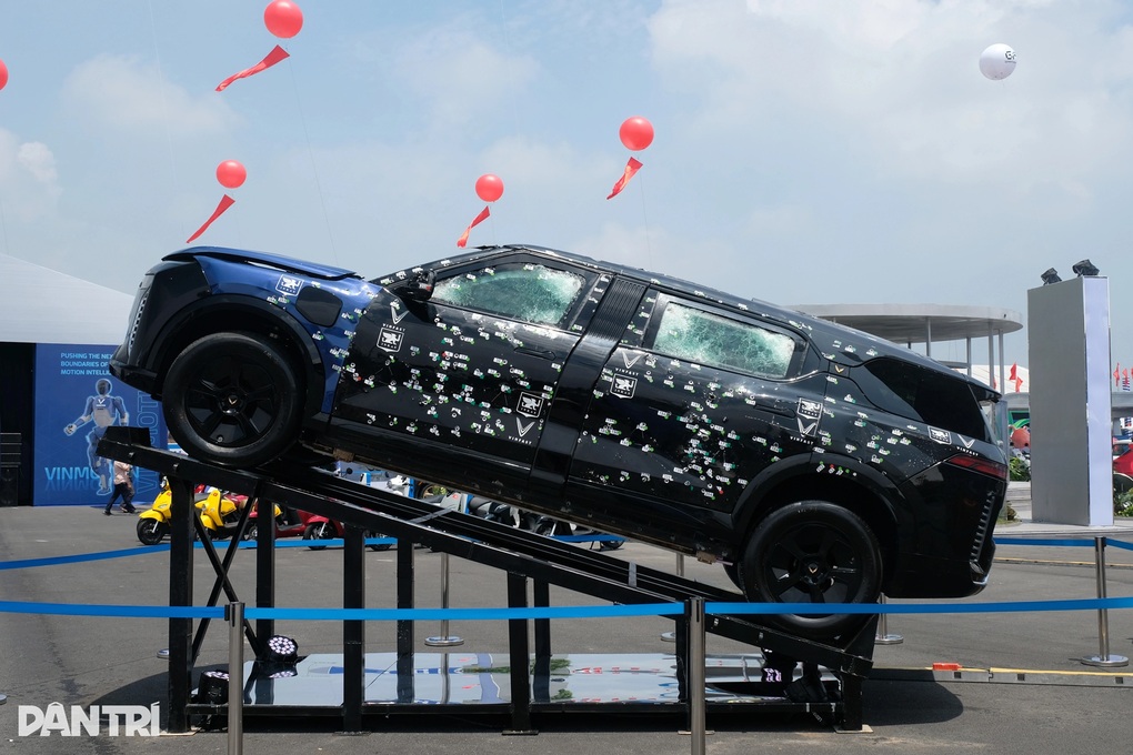 Đại lý chào khách đặt cọc VinFast Lạc Hồng 900 LX, giá dự kiến 5 tỷ đồng - 2