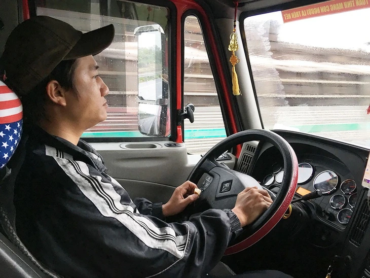 Loạt quy định giao thông mới có hiệu lực từ 2026, vi phạm sẽ mất hàng triệu đồng, có thể tước bằng 4 Loạt quy định giao thông mới có hiệu lực từ 2026, vi phạm sẽ mất hàng triệu đồng, có thể tước bằng - Ảnh 4.