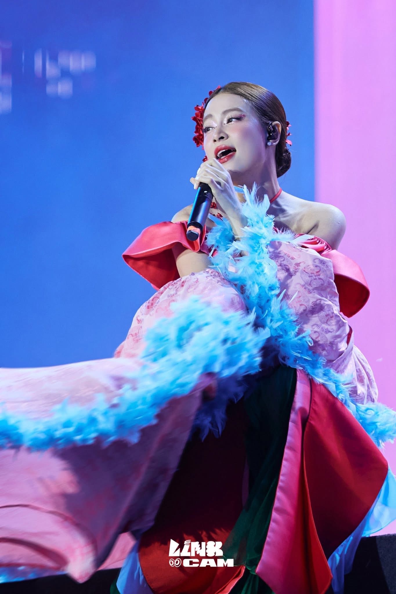 HOZO City Tết Fest 2025: 3 đêm nhạc bùng nổ cùng Mỹ Tâm, SOOBIN và dàn sao đỉnh cao, Đức Phúc “se duyên” màn cầu hôn 102 triệu đồng- Ảnh 4.