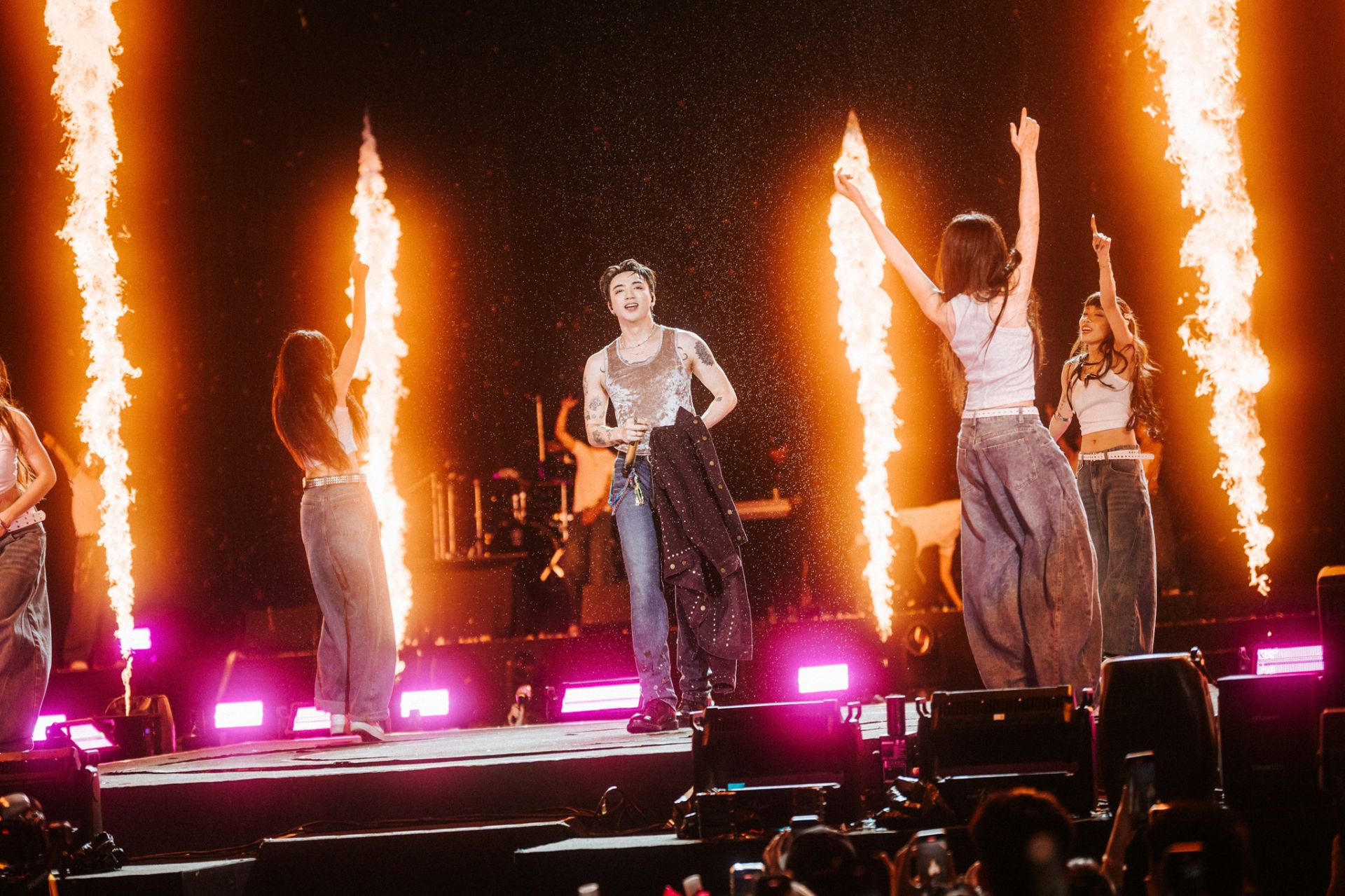 HOZO City Tết Fest 2025: 3 đêm nhạc bùng nổ cùng Mỹ Tâm, SOOBIN và dàn sao đỉnh cao, Đức Phúc “se duyên” màn cầu hôn 102 triệu đồng- Ảnh 7.