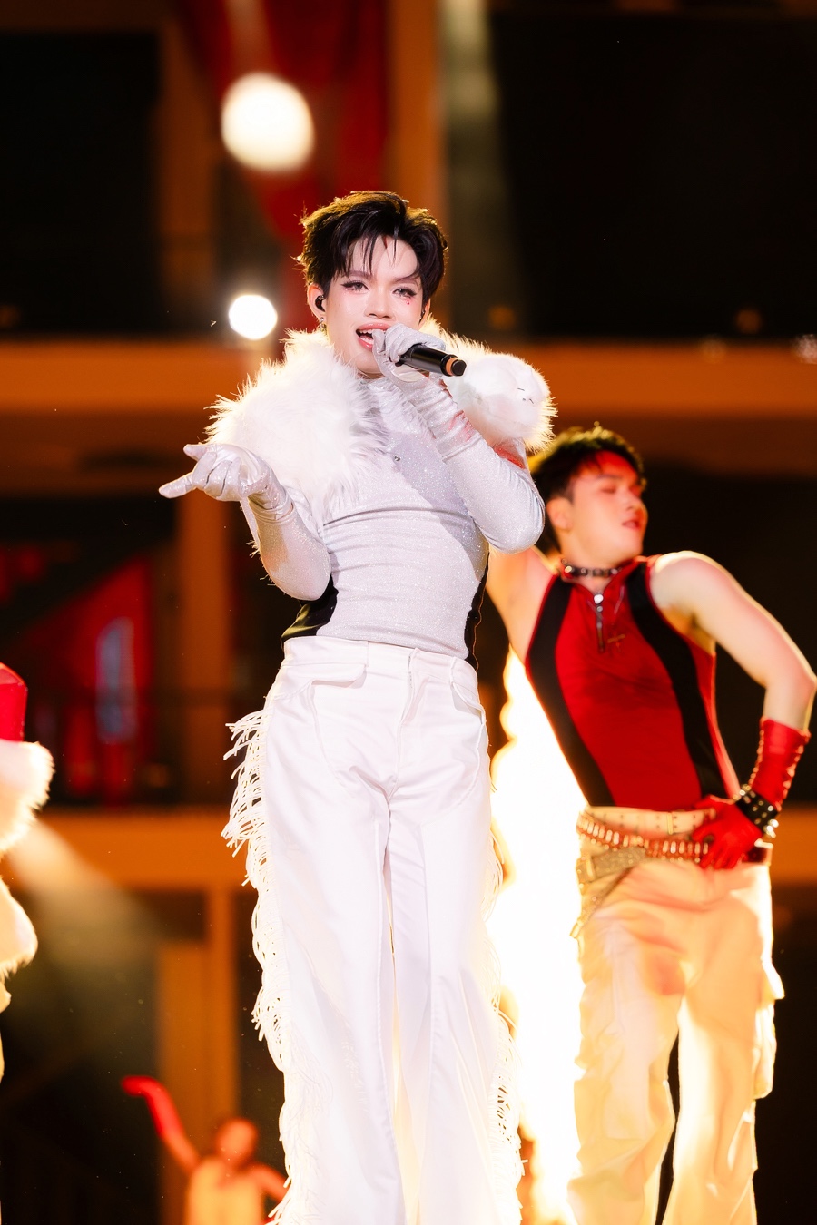 HOZO City Tết Fest 2025: 3 đêm nhạc bùng nổ cùng Mỹ Tâm, SOOBIN và dàn sao đỉnh cao, Đức Phúc “se duyên” màn cầu hôn 102 triệu đồng- Ảnh 14.