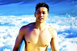 Chủ tịch Trần Hùng Huy gây chú ý với 6 múi cuồn cuộn