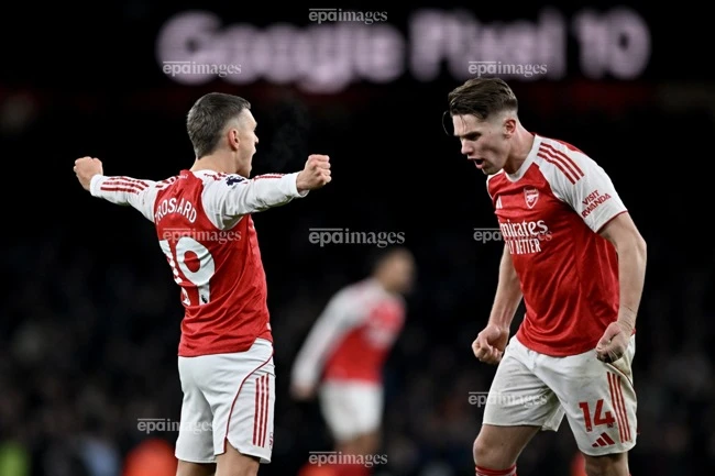 hoa-giai-loi-nguyen-nam-moi-cua-arsenal (3).jpg