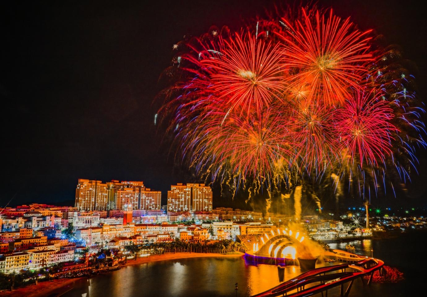 Thị trấn Hoàng Hôn rực sáng Countdown 2026 với ba màn pháo hoa, hút vạn du khách 5 Thị trấn Hoàng Hôn rực sáng Countdown 2026 với ba màn pháo hoa, hút vạn du khách - 5