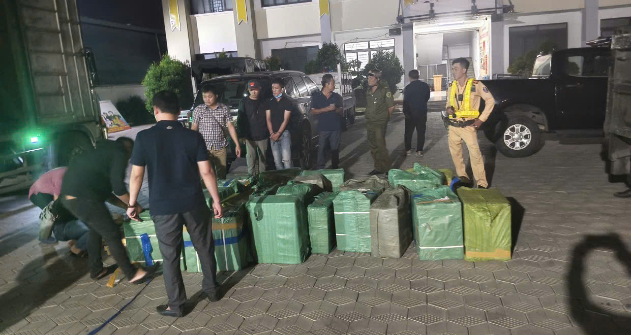 Những chiến công của Phòng Cảnh sát Kinh tế Công an TPHCM 4 Những chiến công của Phòng Cảnh sát Kinh tế Công an TPHCM cuối năm 2025 - Ảnh 4.