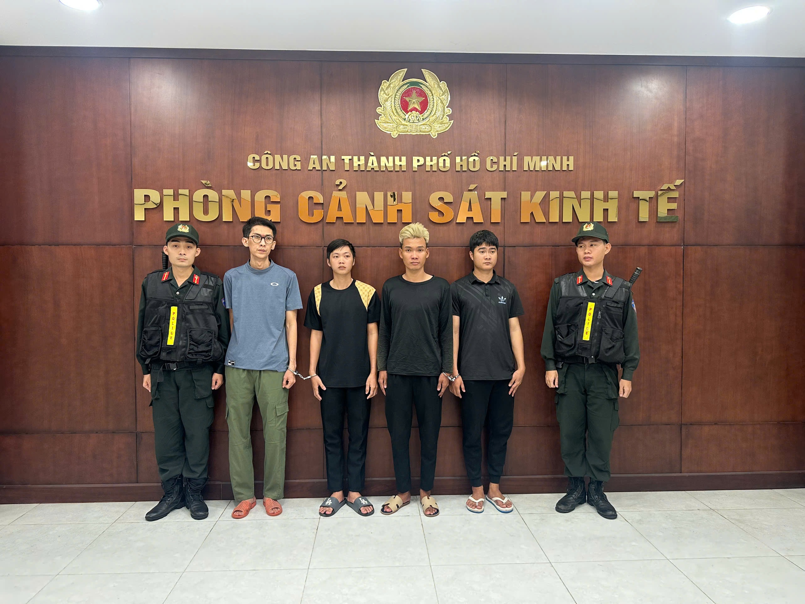 Những chiến công của Phòng Cảnh sát Kinh tế Công an TPHCM 5 Những chiến công của Phòng Cảnh sát Kinh tế Công an TPHCM cuối năm 2025 - Ảnh 5.