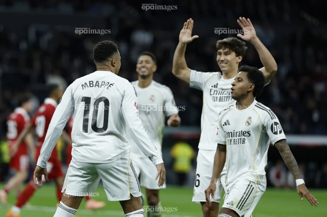 choang-vang-dau-nam-mbappe-nga-xuong-real-madrid-dung-ngoi-khong-yen (1).jpg