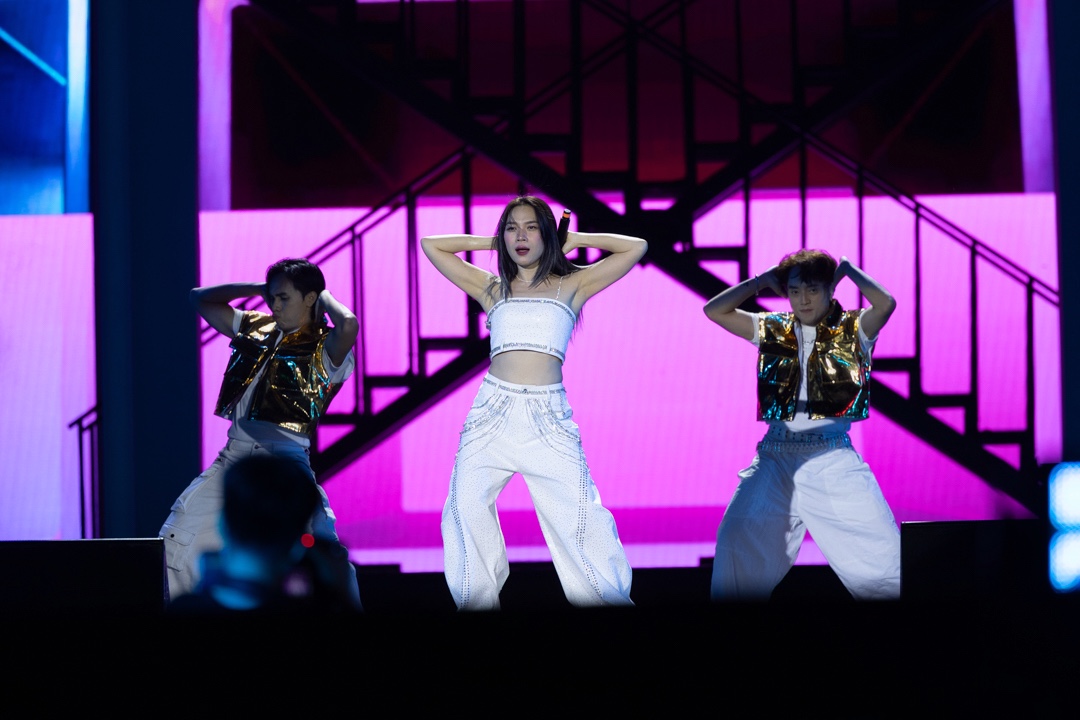 Đức Phúc diễn xong không chịu về vẫn nhất quyết đứng đợi Mỹ Tâm để làm một việc- Ảnh 4.