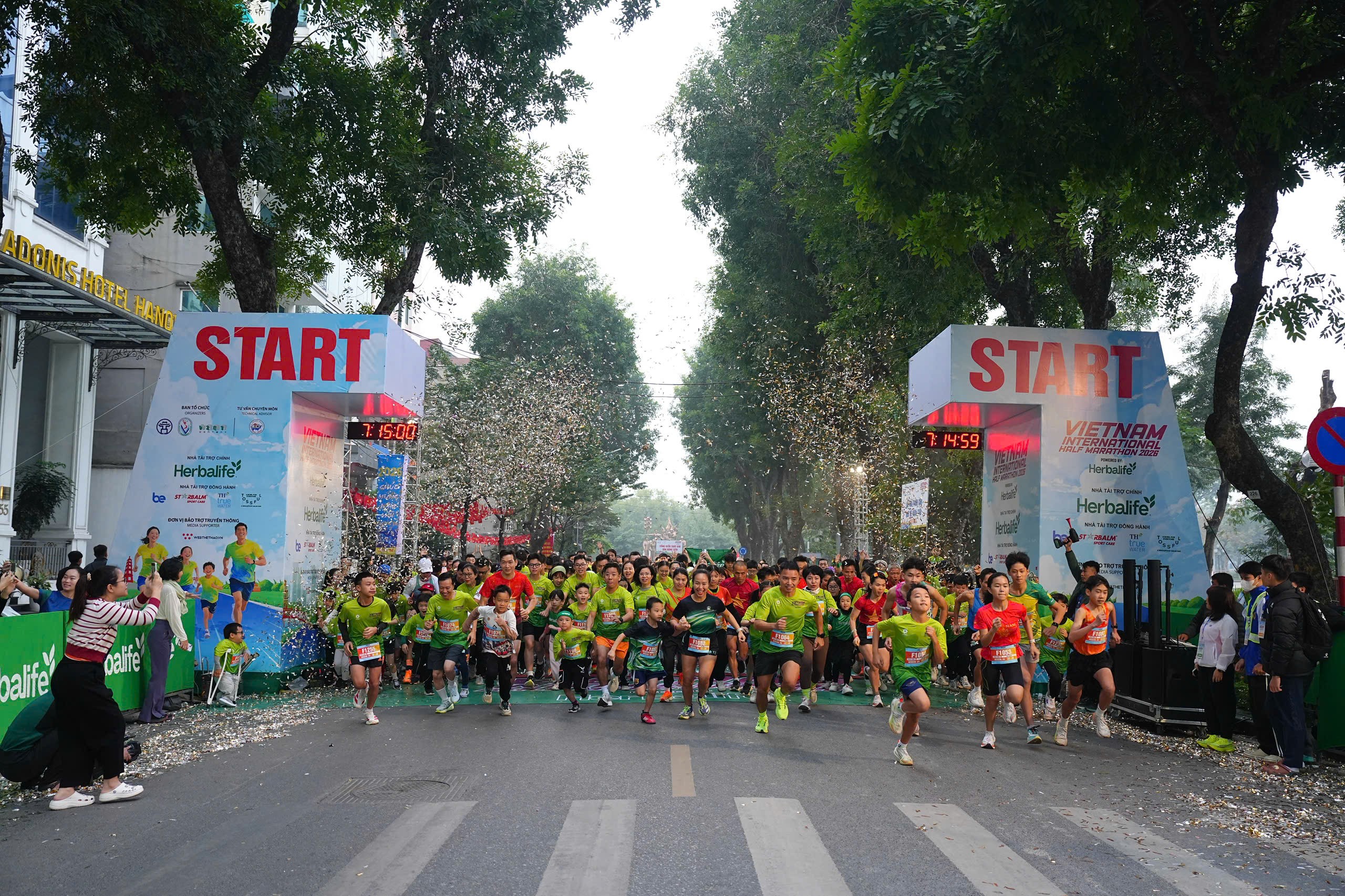 Nguyễn Thị Oanh và Hoàng Nguyên Thanh vô địch giải bán marathon, cùng 7.000 runner chào năm mới tại Hà Nội- Ảnh 3.