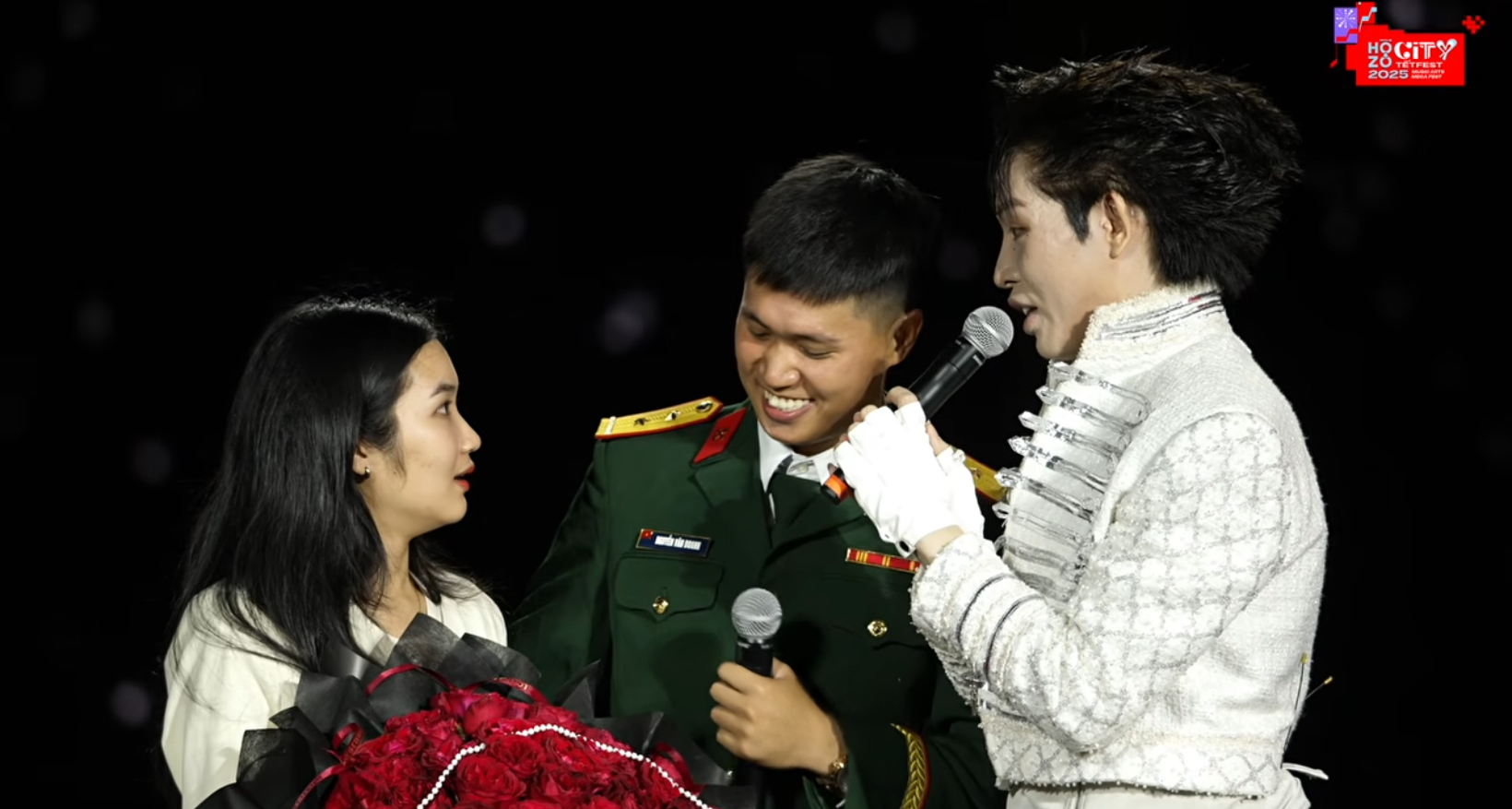 Hot nhất đêm 31/12: Cặp đôi chơi lớn cầu hôn trước cả ngàn người, được 