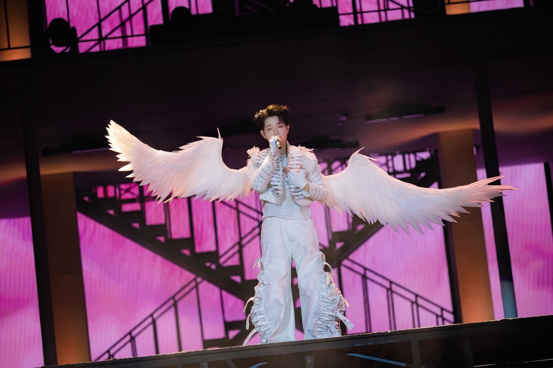 Hot nhất đêm 31/12: Cặp đôi chơi lớn cầu hôn trước cả ngàn người, được 